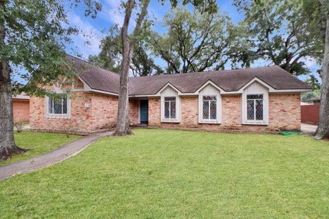 Photo of 5735 Wigton Drive, Houston, TX 77096 (MLS # 65037410)
