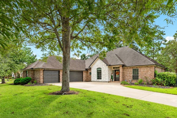 52 ENGLISH OAK CT, LAKE JACKSON, TX 77566 - Image ca65d2b6ffec8482a16cb60ff7e710a8/1103562220