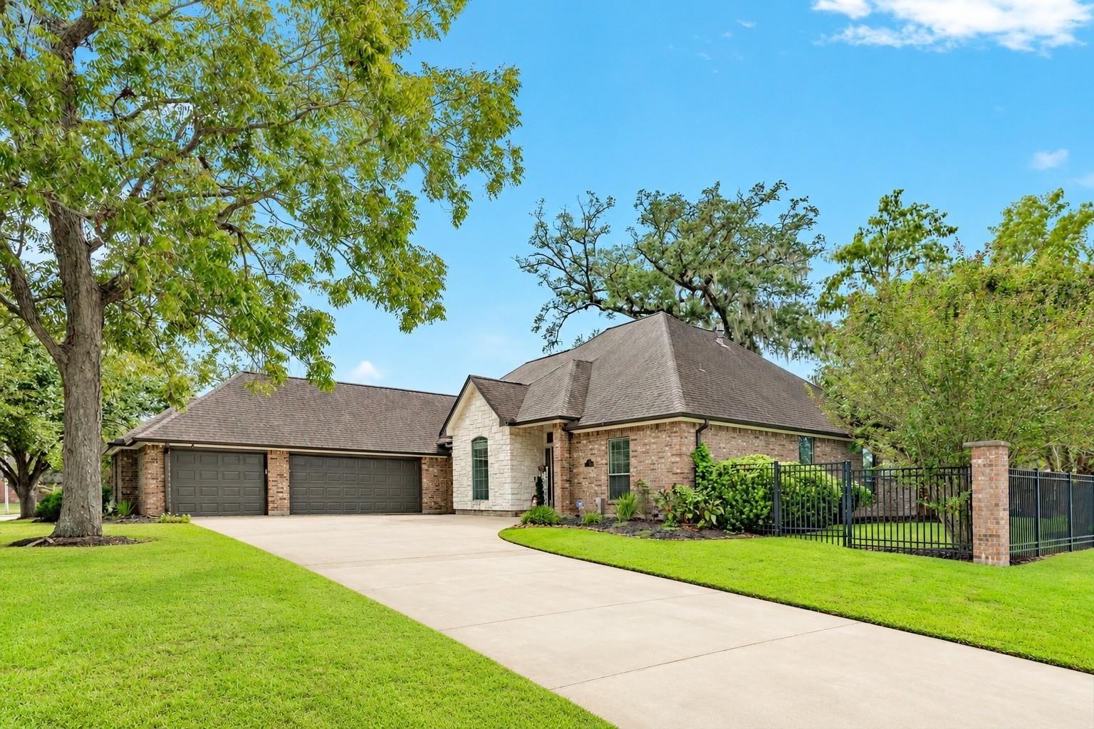 52 English Oak Court