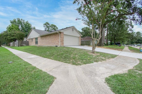 Homes For Sale - 17330 Modbury Street<br/> Spring, TX 77379