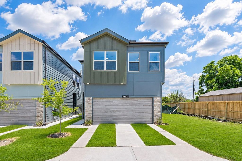 Photo of 13503 Ivy Vine Lane, Houston, TX 77047 (MLS # 8825072)