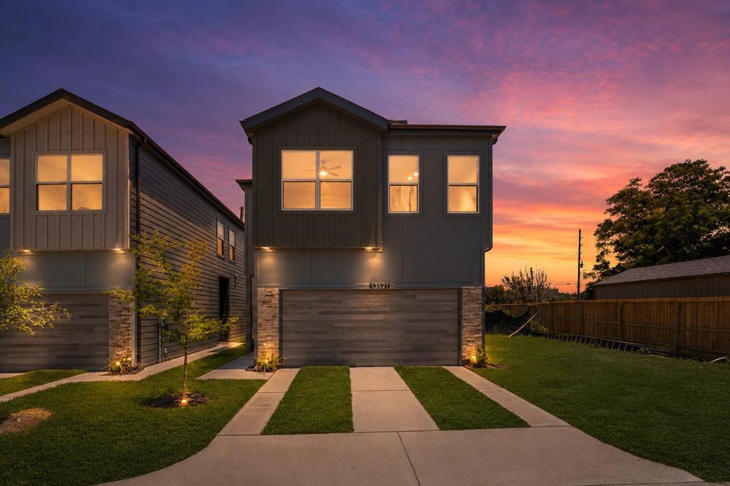 Photo of 13503 Ivy Vine Lane, Houston, TX 77047 (MLS # 8825072)