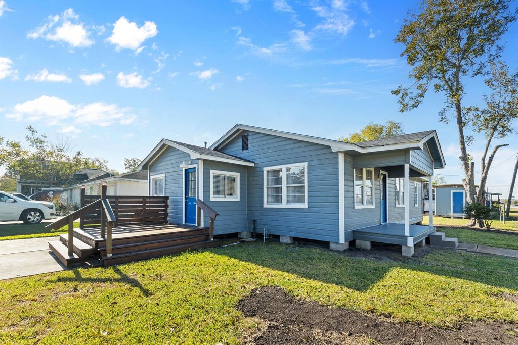 Photo of 1051 Avenue A, Bacliff, TX 77518 (MLS # 68497916)