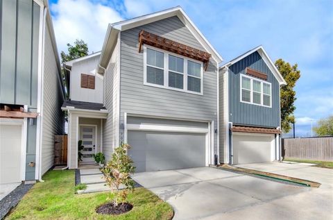 Photo of 704 Pinemont Canyon Lane, Houston, TX 77018 (MLS # 60539099)