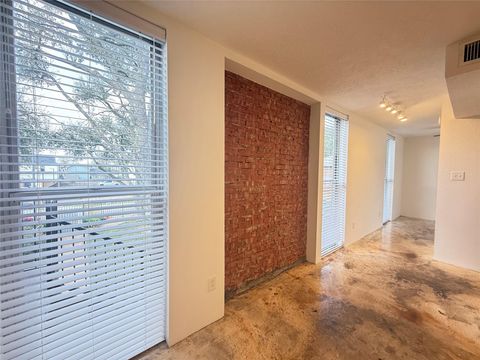 Photo of 1112 W Lawrence Street #15, Houston, TX 77008 (MLS # 83458488)