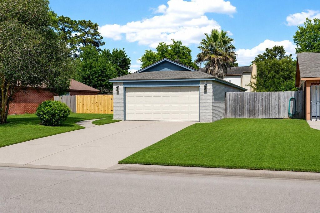 Photo of 8618 Van Hut Lane, Houston, TX 77044 (MLS # 6681253)