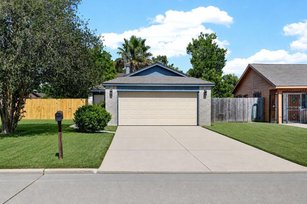 Photo of 8618 Van Hut Lane, Houston, TX 77044 (MLS # 6681253)