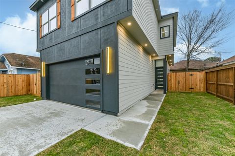 Photo of 613 Melbourne Street, Houston, TX 77022 (MLS # 69975007)