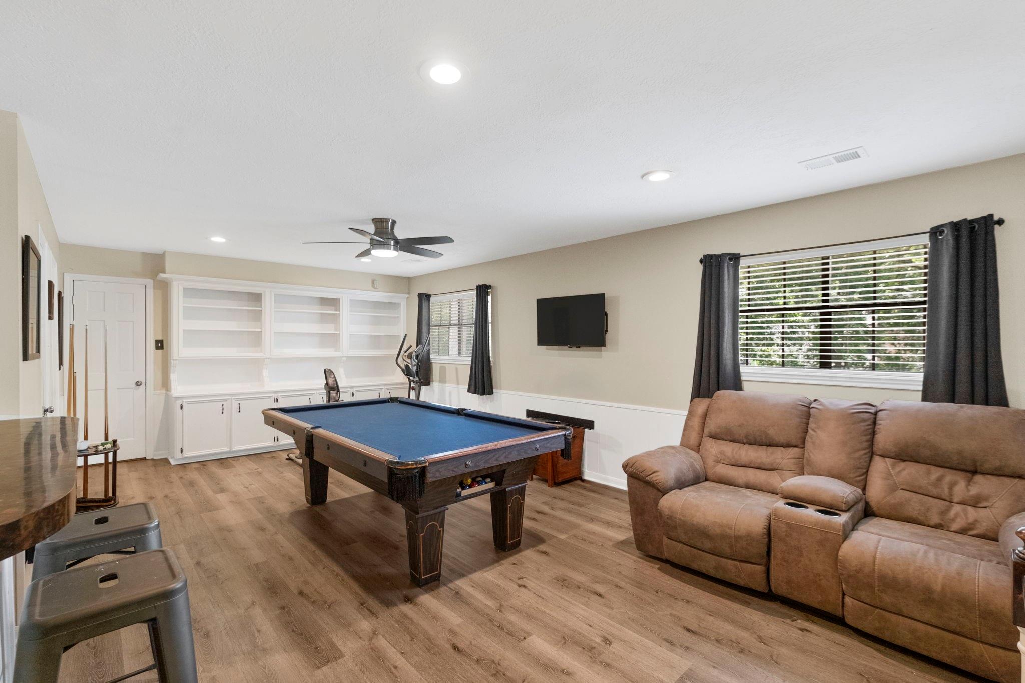 5406 Glenview Drive