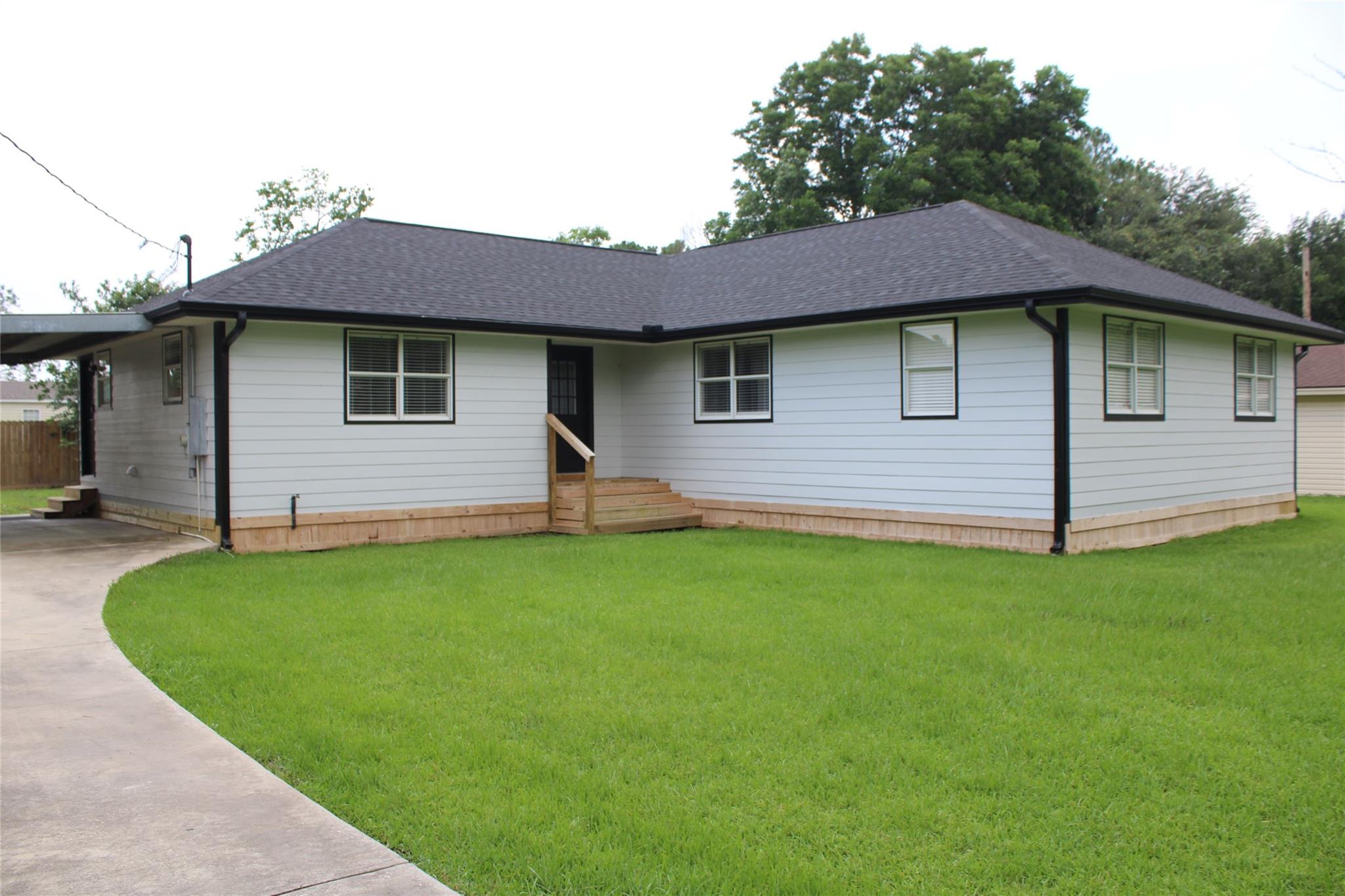 736 Carolyn Street