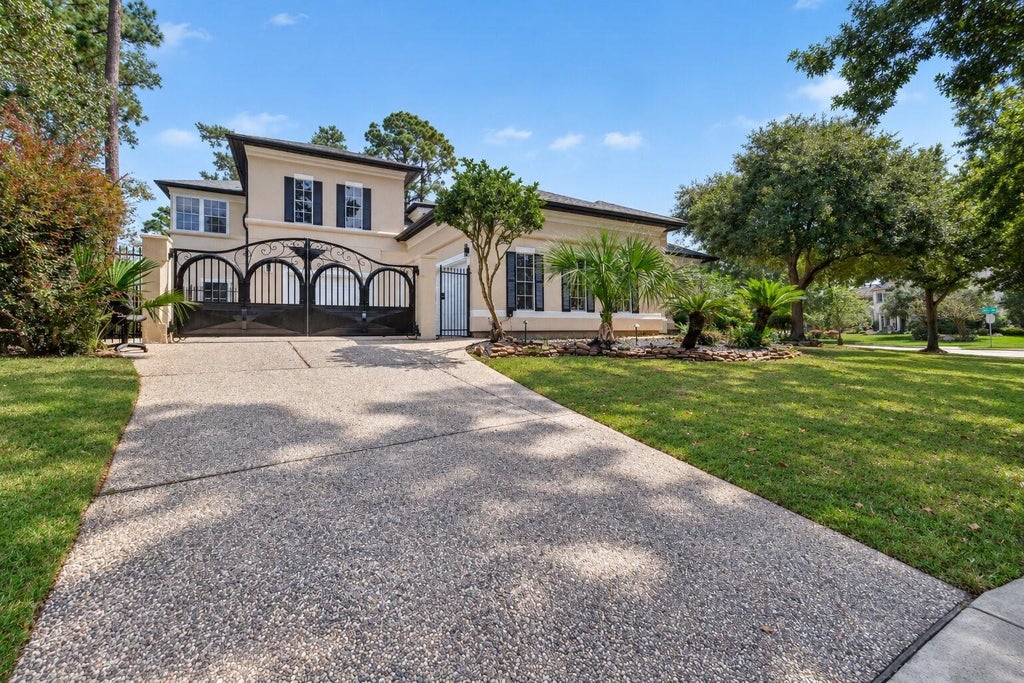 Photo of 46 Kingwood Greens Drive, Houston, TX 77339 (MLS # 18928504)