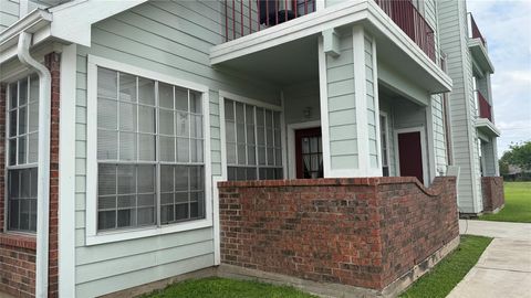 Photo of 10630 Westbrae Parkway #607, Houston, TX 77031 (MLS # 3658835)