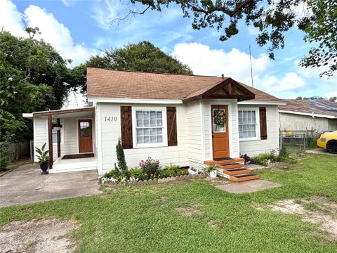 Photo of 1410 N Gulf Boulevard, Freeport, TX 77541 (MLS # 46909963)