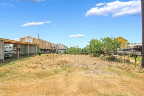 Photo of 626 15th Street, San Leon, TX 77539 (MLS # 4937602)