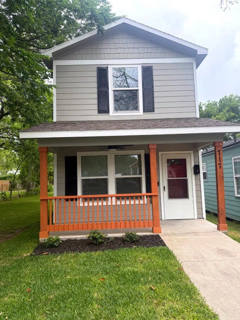 Photo of 717 6th Avenue N, Texas City, TX 77590 (MLS # 24117314)