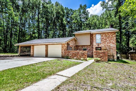 Photo of 401 Woodmont Dr, Huntsville, TX 77340 (MLS # 65338936)