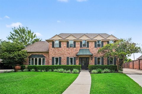 Photo of 11119 Holly Springs Drive, Houston, TX 77042 (MLS # 22439877)