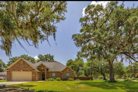 Photo of 2280 Riveroaks Drive, West Columbia, TX 77486 (MLS # 80904150)