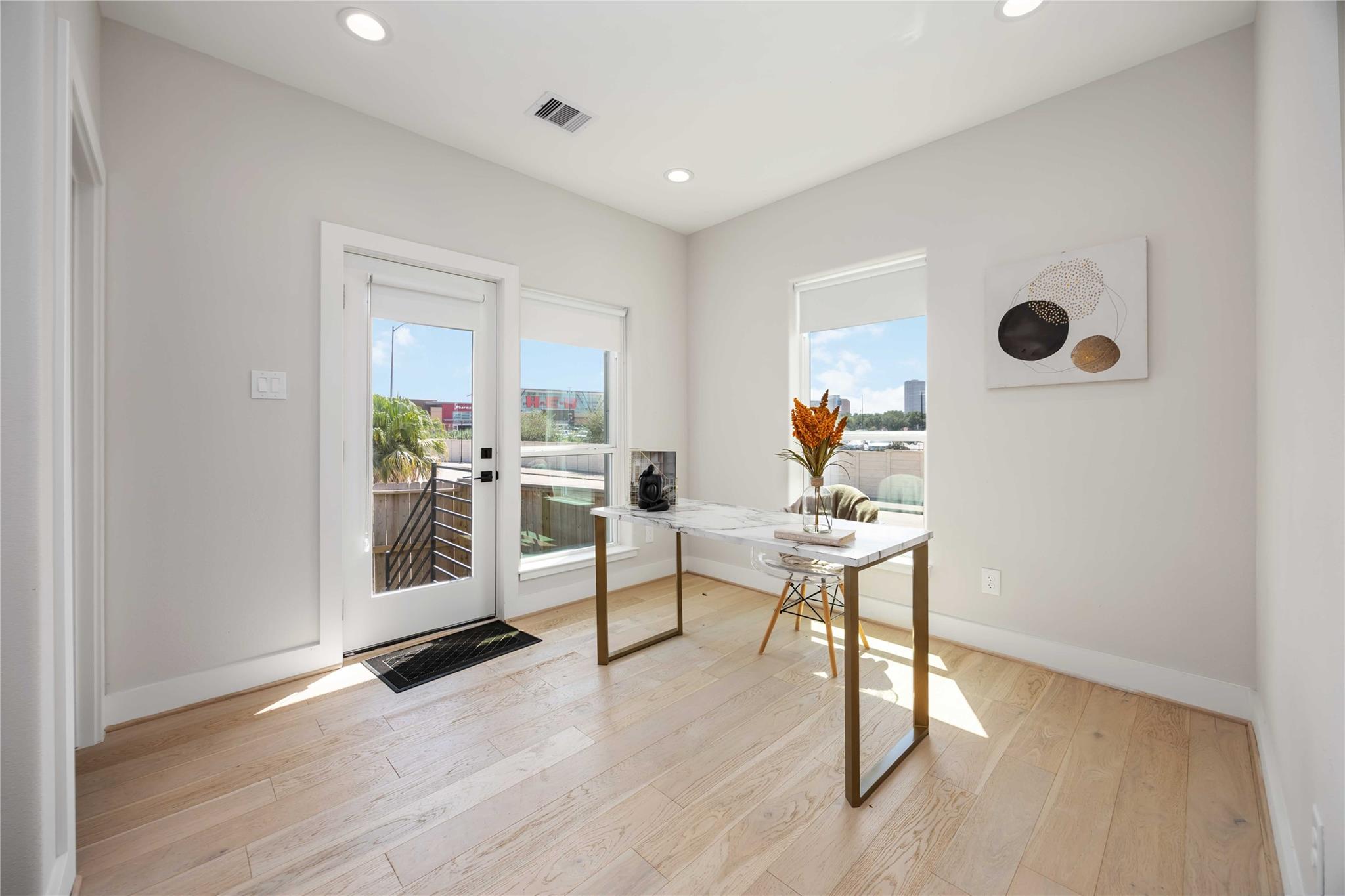 2507 N Macgregor Way