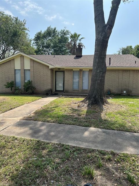 Photo of 3310 Hilton Head Court, Missouri City, TX 77459 (MLS # 43859724) Photo of 3310 Hilton Head Court, Missouri City, TX 77459 (MLS # 43859724)