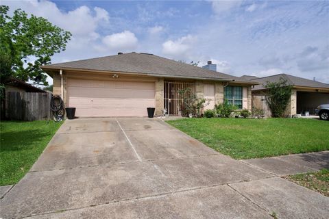 Photo of 7018 Lost Thicket Drive, Houston, TX 77085 (MLS # 52106341)