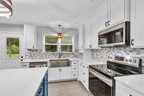 Tiny photo for 115 Red Oak Lane, Conroe, TX 77304 (MLS # 64044070)