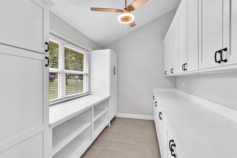 Tiny photo for 115 Red Oak Lane, Conroe, TX 77304 (MLS # 64044070)