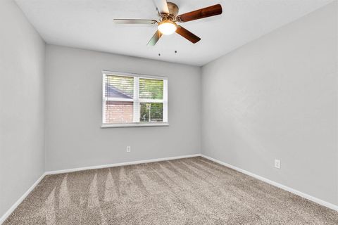 Tiny photo for 115 Red Oak Lane, Conroe, TX 77304 (MLS # 64044070)