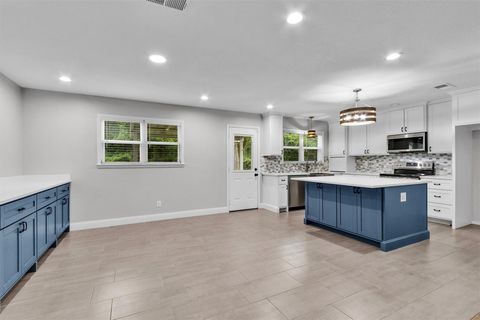 Tiny photo for 115 Red Oak Lane, Conroe, TX 77304 (MLS # 64044070)