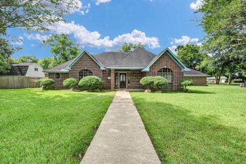 Photo of 301 Jansen Drive, West Columbia, TX 77486 (MLS # 21103435)
