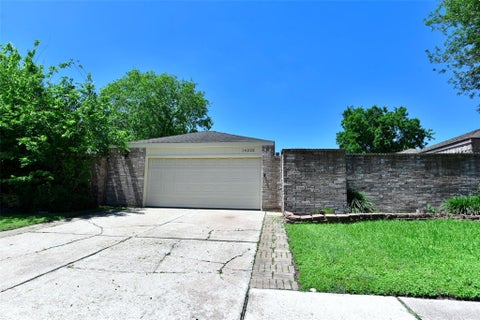 Photo of 16222 Queensdale Drive, Houston, TX 77082 (MLS # 36161677)