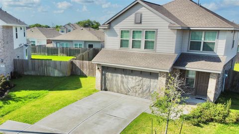 Photo of 8 Riverwood Circle Court, Angleton, TX 77515 (MLS # 61279037)
