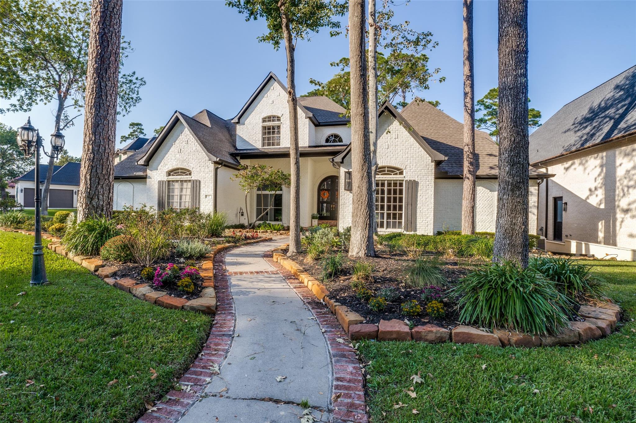 83 Promenade Street N