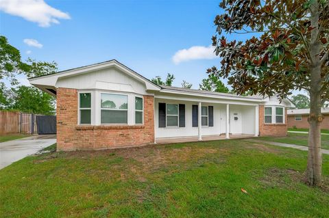 Photo of 8210 Edgemoor Drive, Houston, TX 77036 (MLS # 38419073)
