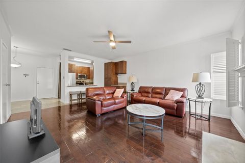 Photo of 9850 Pagewood Lane #1402, Houston, TX 77042 (MLS # 84997170)