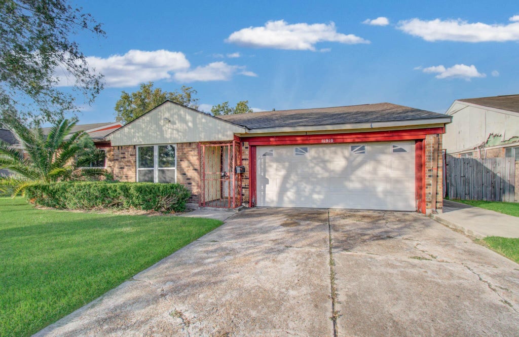 Photo of 11910 Hunkler Drive, Houston, TX 77047 (MLS # 94255213)