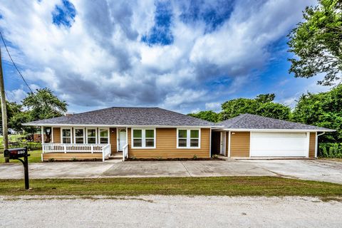 Photo of 280 Crestmont Street, Point Blank, TX 77364 (MLS # 17788848)