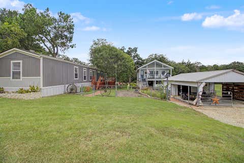 Photo of 637 Lakeview Drive DR, Caldwell, TX 77836 (MLS # 44384351)