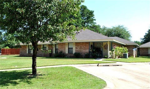 Photo of 806 E Houston Street, Queen City, TX 75572 (MLS # 88042789)