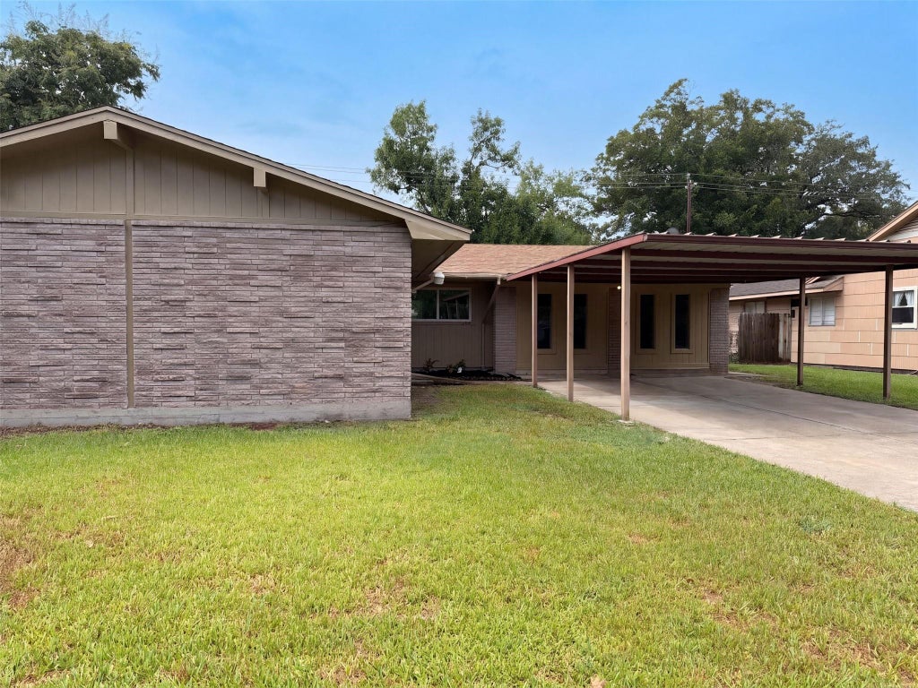 Photo of 7706 Marinette Drive, Houston, TX 77074 (MLS # 16739976)