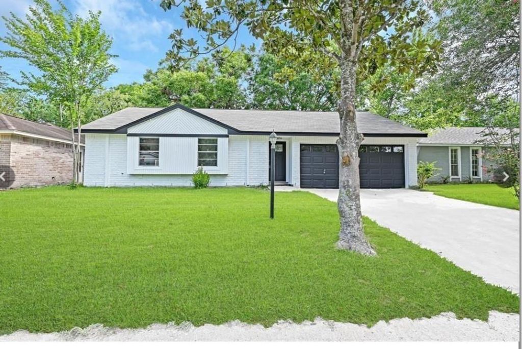 Photo of 16314 Forest Bend Avenue, Friendswood, TX 77546 (MLS # 34748644)