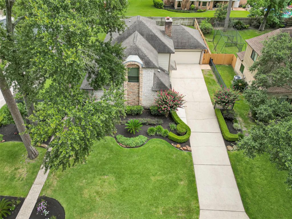 Photo of 7526 17th Green Drive, Humble, TX 77346 (MLS # 77370163)