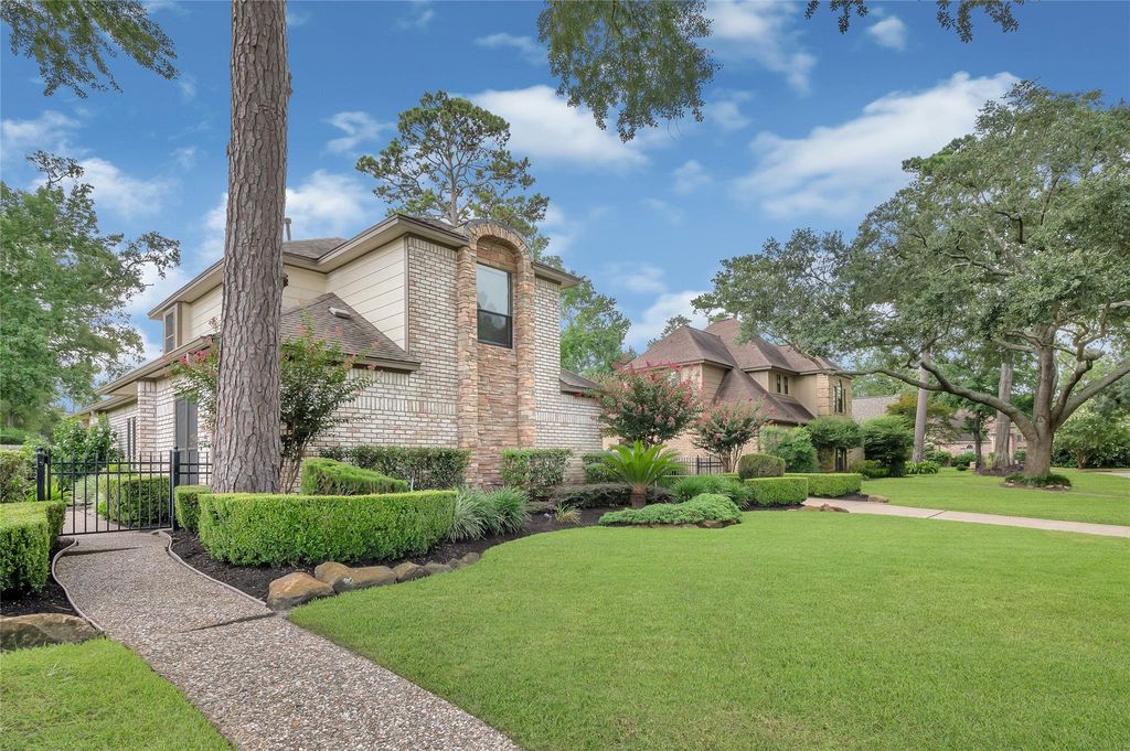 Photo of 7526 17th Green Drive, Humble, TX 77346 (MLS # 77370163)