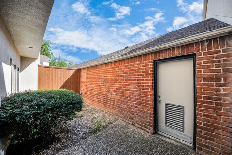 Tiny photo for 2468 Bering Drive, Houston, TX 77057 (MLS # 88943834)