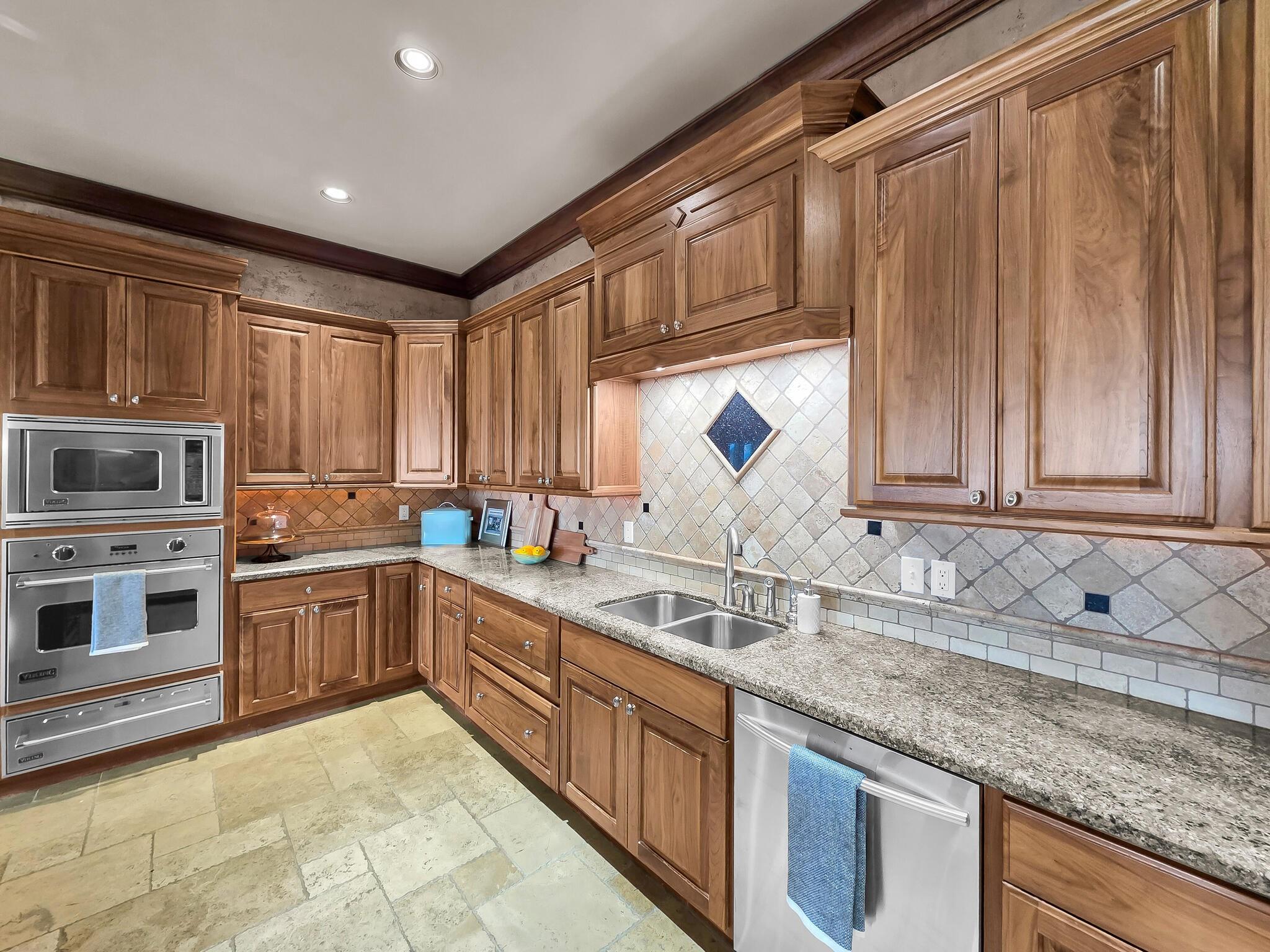 Crystal Beach, Texas, 77650, United States, 3 Bedrooms Bedrooms, ,6 BathroomsBathrooms,Residential,Active,2032891