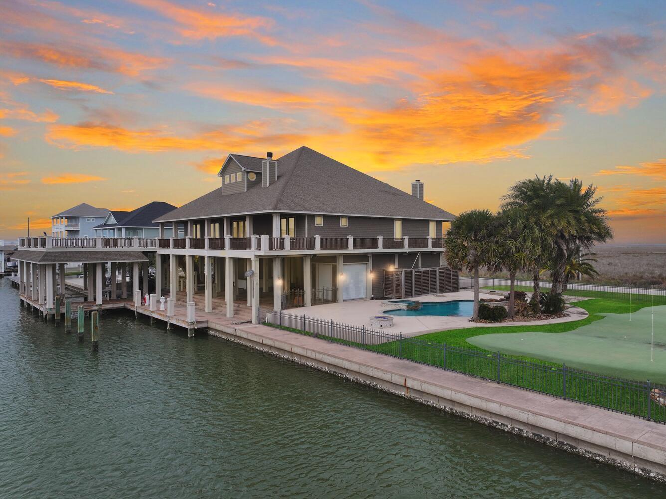 Crystal Beach, Texas, 77650, United States, 3 Bedrooms Bedrooms, ,6 BathroomsBathrooms,Residential,Active,2032891