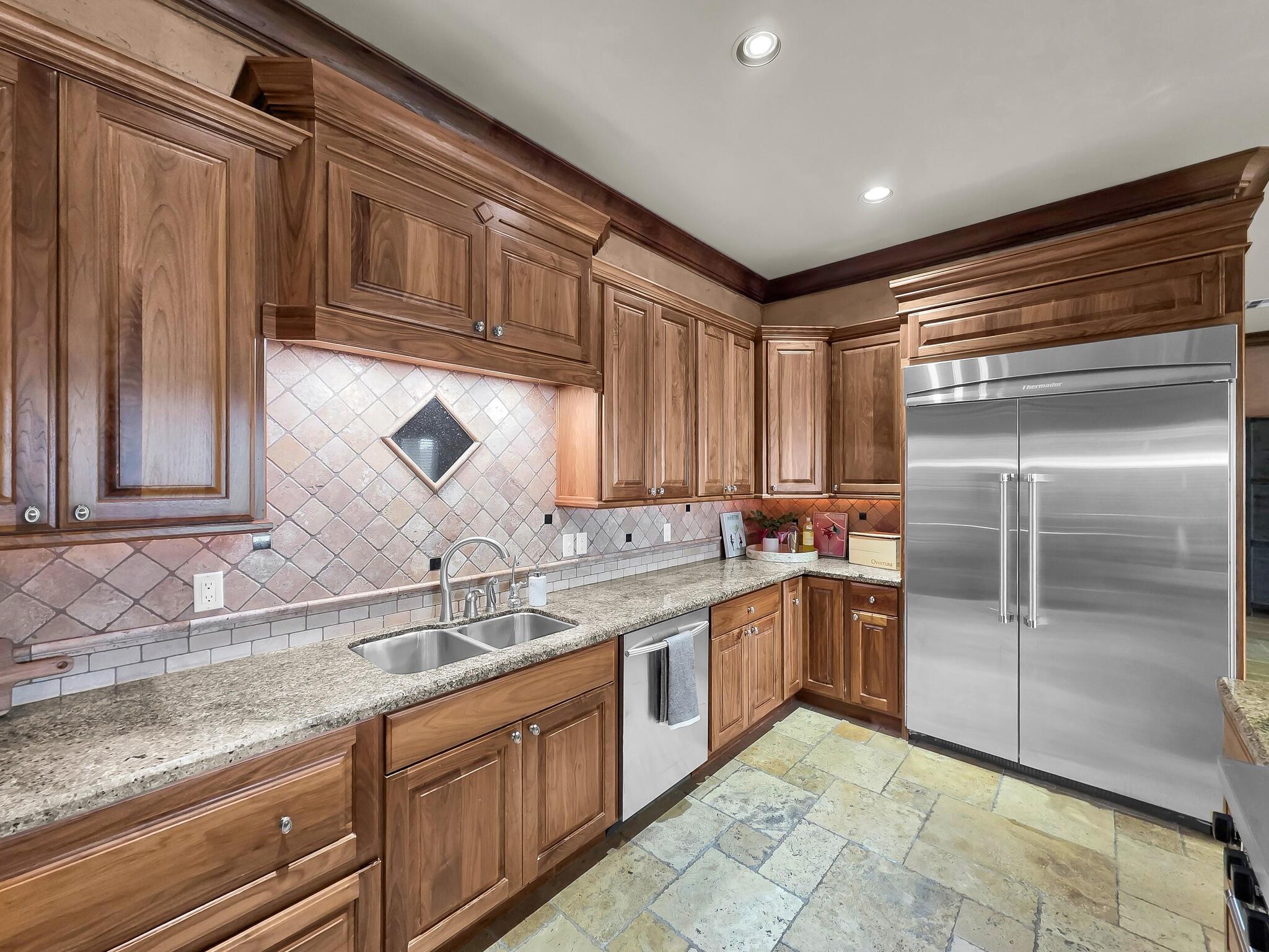 Crystal Beach, Texas, 77650, United States, 3 Bedrooms Bedrooms, ,6 BathroomsBathrooms,Residential,Active,2032891