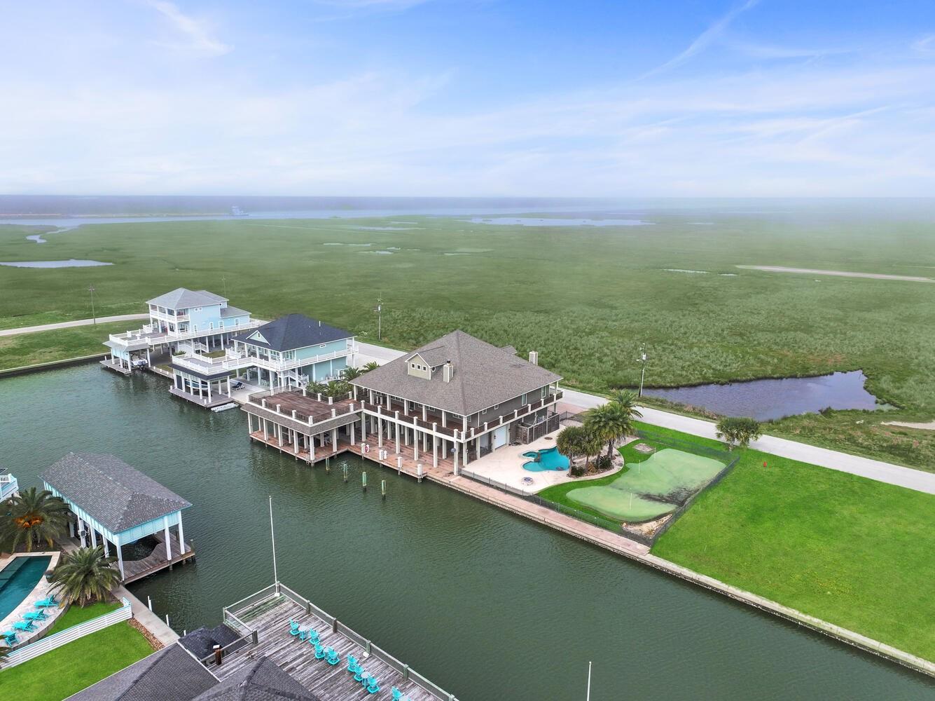 Crystal Beach, Texas, 77650, United States, 3 Bedrooms Bedrooms, ,6 BathroomsBathrooms,Residential,Active,2032891