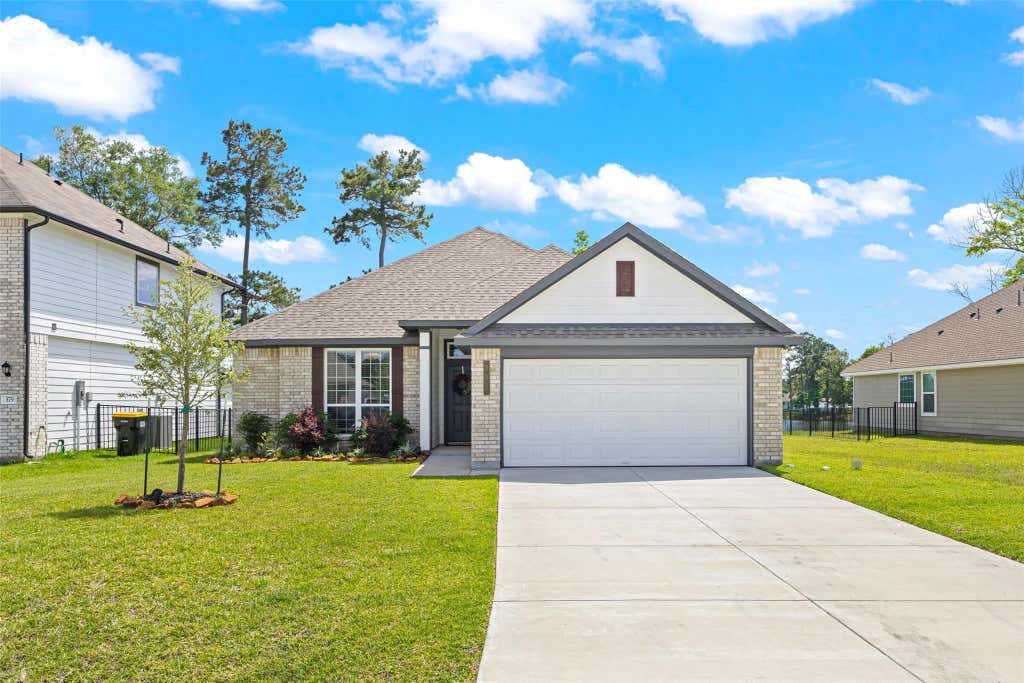 Photo of 383 Shoreview Drive, Conroe, TX 77303 (MLS # 48564072)