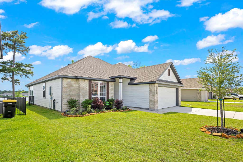 Photo of 383 Shoreview Drive, Conroe, TX 77303 (MLS # 48564072)